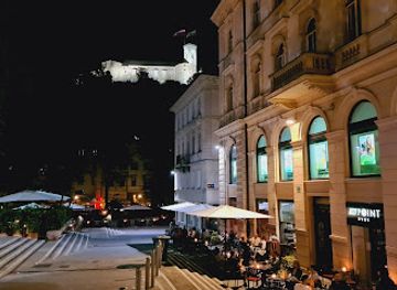 Dvorni Bar