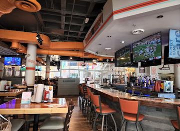 maryland/baltimore/inner-harbor/bar/hooters