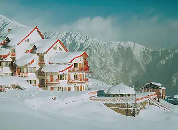 The Cliff Top Club, Auli