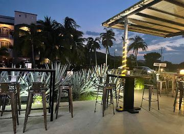 mexico/huatulco/bar/la-incondicional-mezcala-y-cheleria