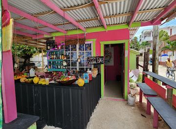 belize/caye-caulker/bar/heebie-jeebies