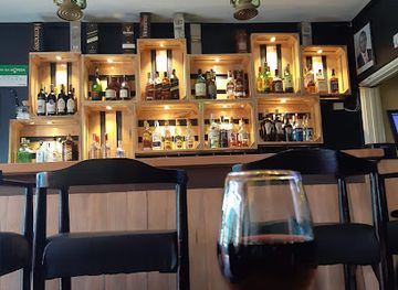 kenya/central-highlands/bar/cahoots-pub