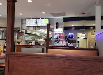 connecticut/mystic-seaport/bar/gino-s-pizza-sports-bar-of-mystic