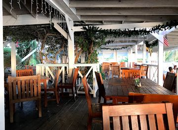 antigua-and-barbuda/saint-peter/bar/ffryes-beach-bar-dennis-restaurant