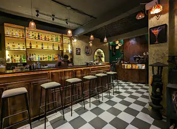 Saparis Eatery & Cocktail Bar