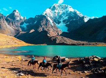 peru/ausangate-trek/bar/grupo-adventure-7-lagunas-ausangate-y-banos-termales-pacchanta