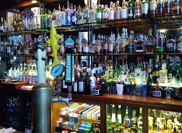 kansas/kansas-city/westport/bar/harry-s-bar-tables