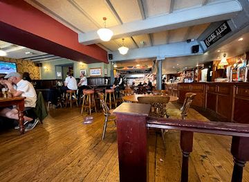 united-kingdom/gwent/bar/pen-wig