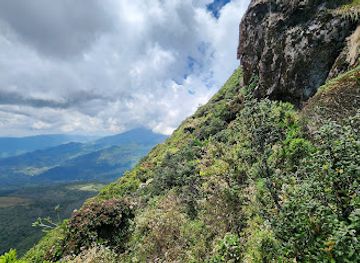 sri-lanka/knuckles-mountain-range/bar/five-peaks-of-knuckles