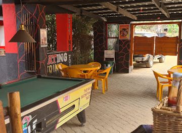 uganda/entebbe/bar/happy-daze-diner-safari-bar