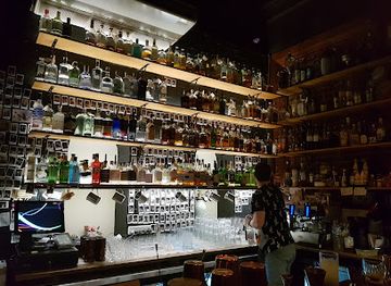 australia/hinchinbrook-island/bar/hooch-and-fellow