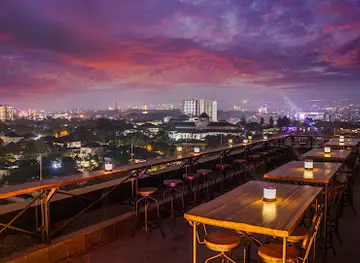 Vesper Sky Bar & Lounge