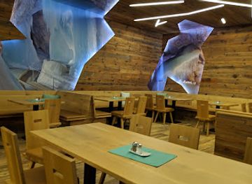 austria/eisriesenwelt/bar/yggdrasil