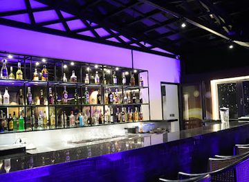 vietnam/south-central-coast/bar/deli-sky-bar-hoi-an