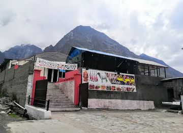 pakistan/fairy-meadows/bar/four-seasons-party-palace-and-shinwari-restaurant