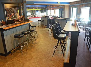 indiana/pokagon-state-park/bar/crooked-lake-grill-bbq