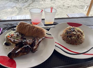 saint-kitts-and-nevis/saint-james-windward-parish/bar/sun-fun-beach-bar