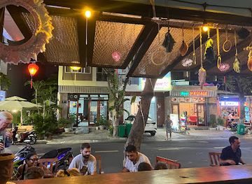 vietnam/da-nang/ngu-hanh-son-district/bar/oi-bar