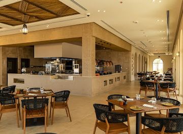 united-arab-emirates/liwa-oasis/bar/28-degrees-restaurant-at-bab-al-nojoum-bateen-liwa