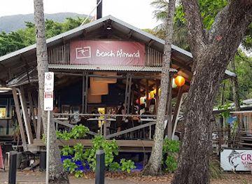 australia/cairns/palm-cove/bar/beach-almond
