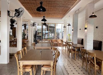 vietnam/nha-trang/vinpearl-land/bar/livin-nha-trang