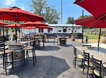 virginia/chesapeake-bay-region/bar/the-hive-farm-bar-and-grill
