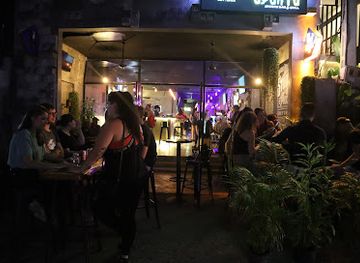 cambodia/siem-reap/wat-bo-road/bar/ubuntu-sports-bar-grill