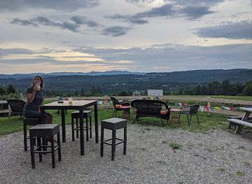 vermont/caledonia-county/bar/the-hub-trailside