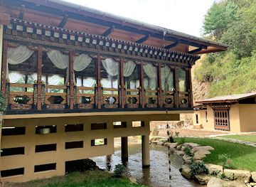 bhutan/trongsa-district/bar/willing-waterfall-cafe