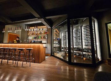 argentina/bariloche/san-carlos-de-bariloche/bar/the-wine-room