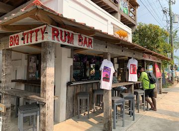 belize/placencia/bar/big-titty-rum-bar