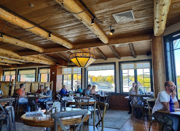 new-hampshire/lakes-region/bar/lakehouse-grille