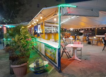 barbados/oistins/bar/johnny-cools-bar