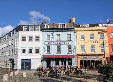jersey/la-rocque-harbour/bar/the-troubadour