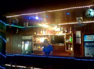 honduras/cayos-cochinos/bar/fino-sport-bar