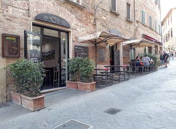 italy/montepulciano/bar/wine-barrique