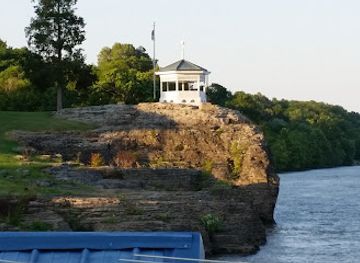 illinois/garden-of-the-gods/bar/e-town-river-restaurant