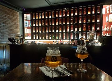 malta/valletta/bar/city-crown