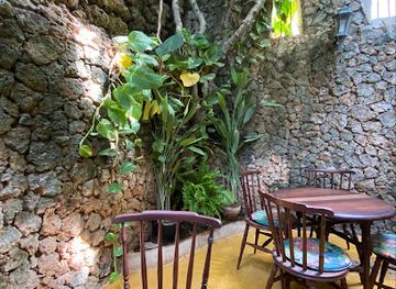 kenya/lamu-island/bar/whispers-cafe