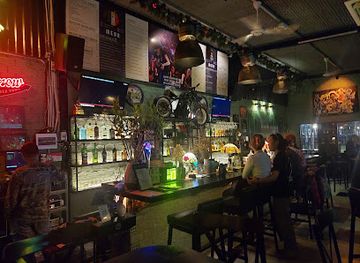 vietnam/da-nang/bar/simple-man-pub