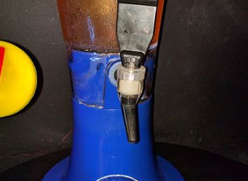 singapore/geylang/bar/pebbles-pub