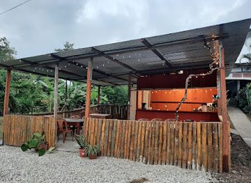 guatemala/rio-dulce/bar/seafood-don-elia-s