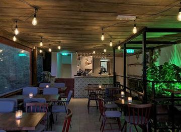 cyprus/limassol/bar/happy-bar