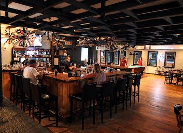 new-hampshire/white-mountains/bar/covered-bridge-farm-table