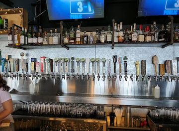 missouri/mark-twain-national-forest/bar/the-crafty-chameleon-brewery-and-pizza