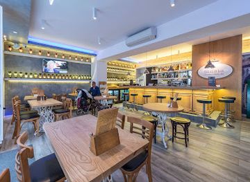 gibraltar/catalan-bay/bar/star-bar