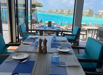 maldives/dhaalu-atoll/bar/arrival-lounge