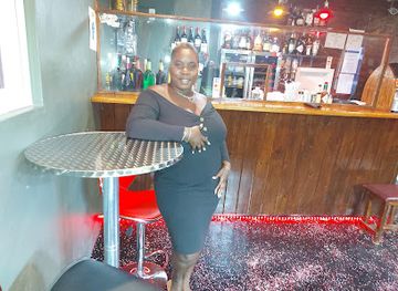 antigua-and-barbuda/saint-george/bar/galloway-s-8-ball-sport-bar