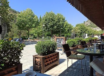 albania/berat/bar/bar-restaurant-piazza