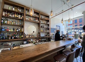 canada/toronto/distillery-district/bar/henrietta-lane